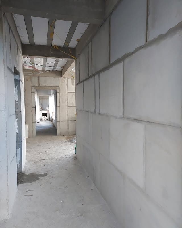 Pasillo interno con acabado liso del bloque BLOCOBR
