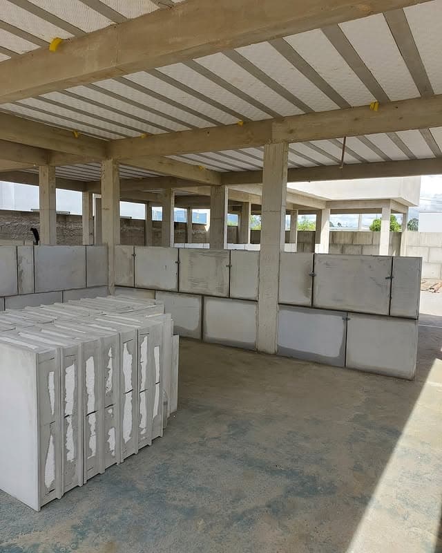 Stock de bloques BLOCOBR cubierto en fábrica