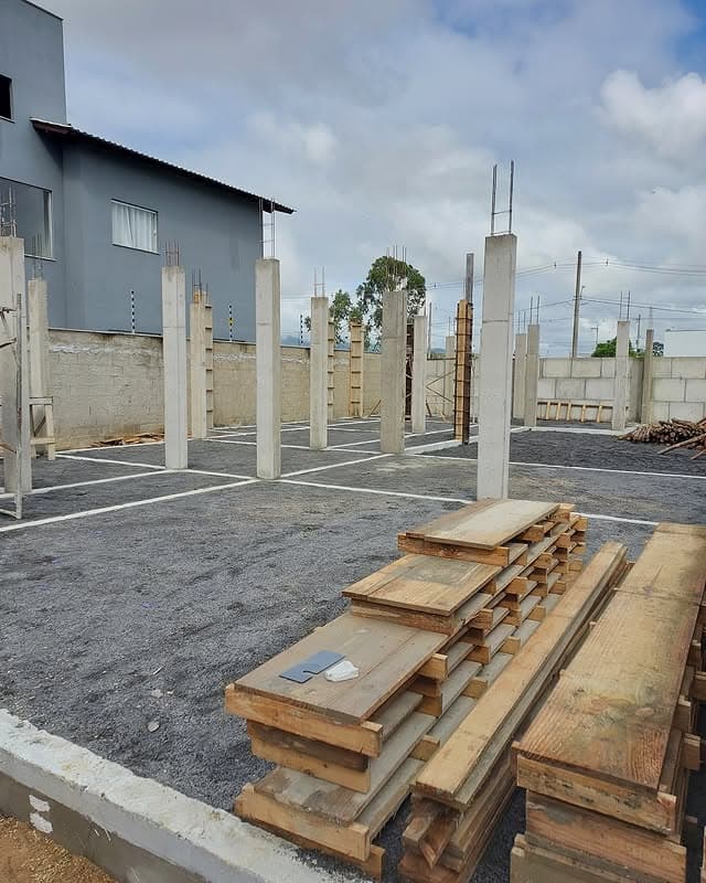 Pilares de hormigón y fundación de obra con bloque BLOCOBR