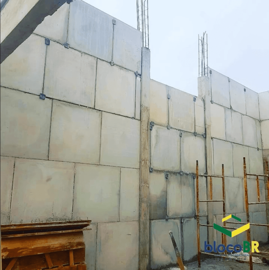 Pared externa alta construida con bloque BLOCOBR