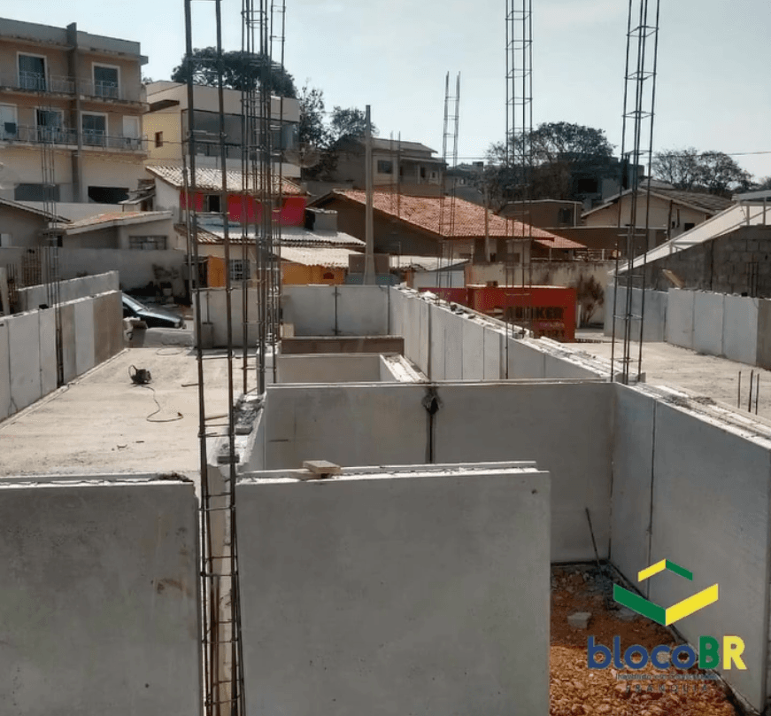 Vista aérea de fundación con paredes de bloque BLOCOBR